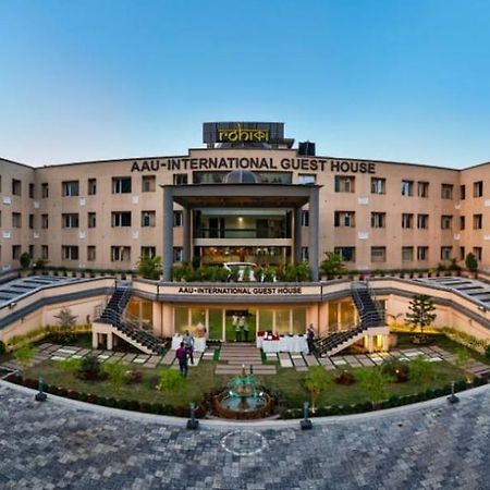 Rohika Aau-Igh Hotel Гувахати Екстериор снимка