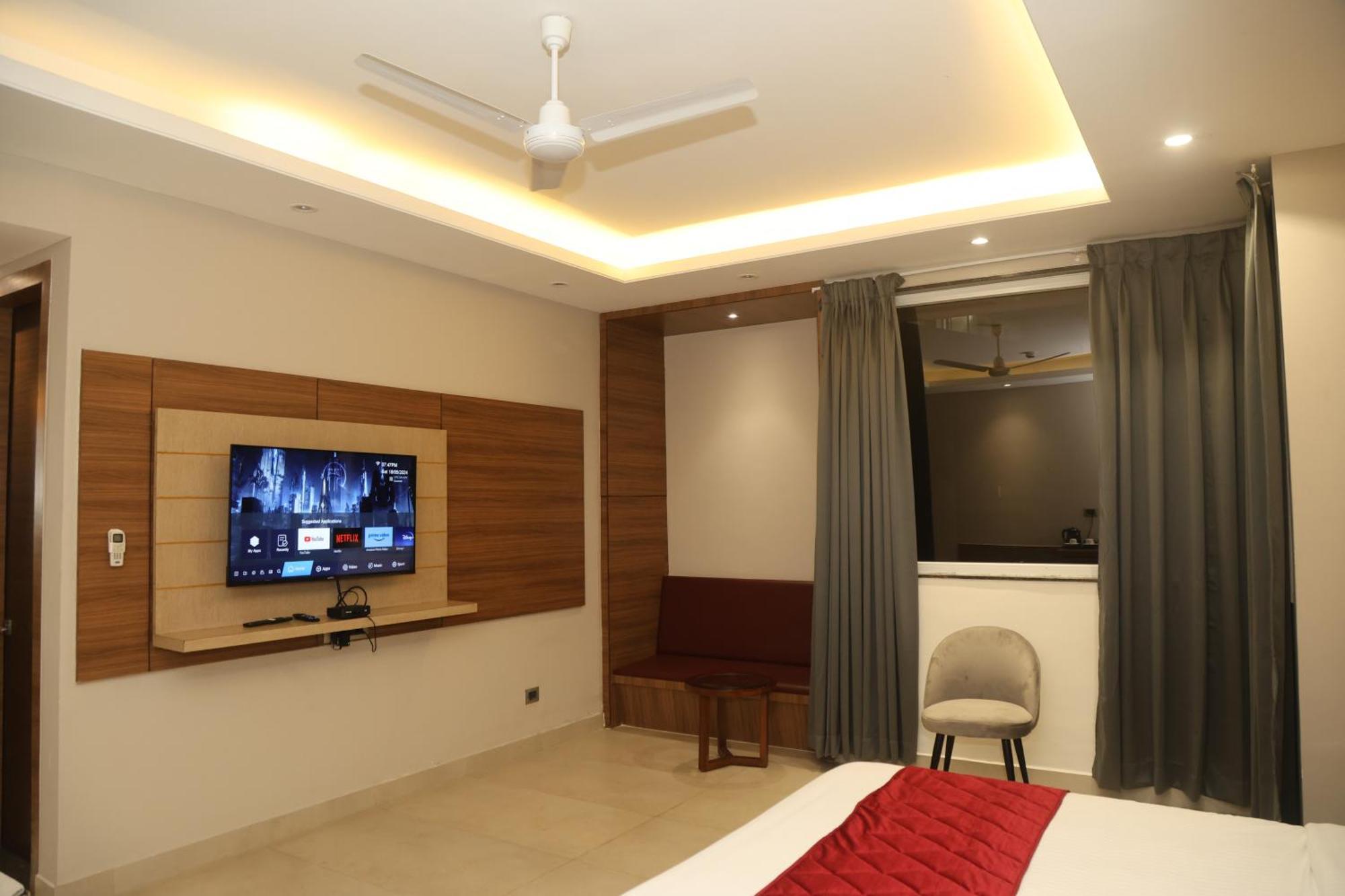 Rohika Aau-Igh Hotel Гувахати Екстериор снимка