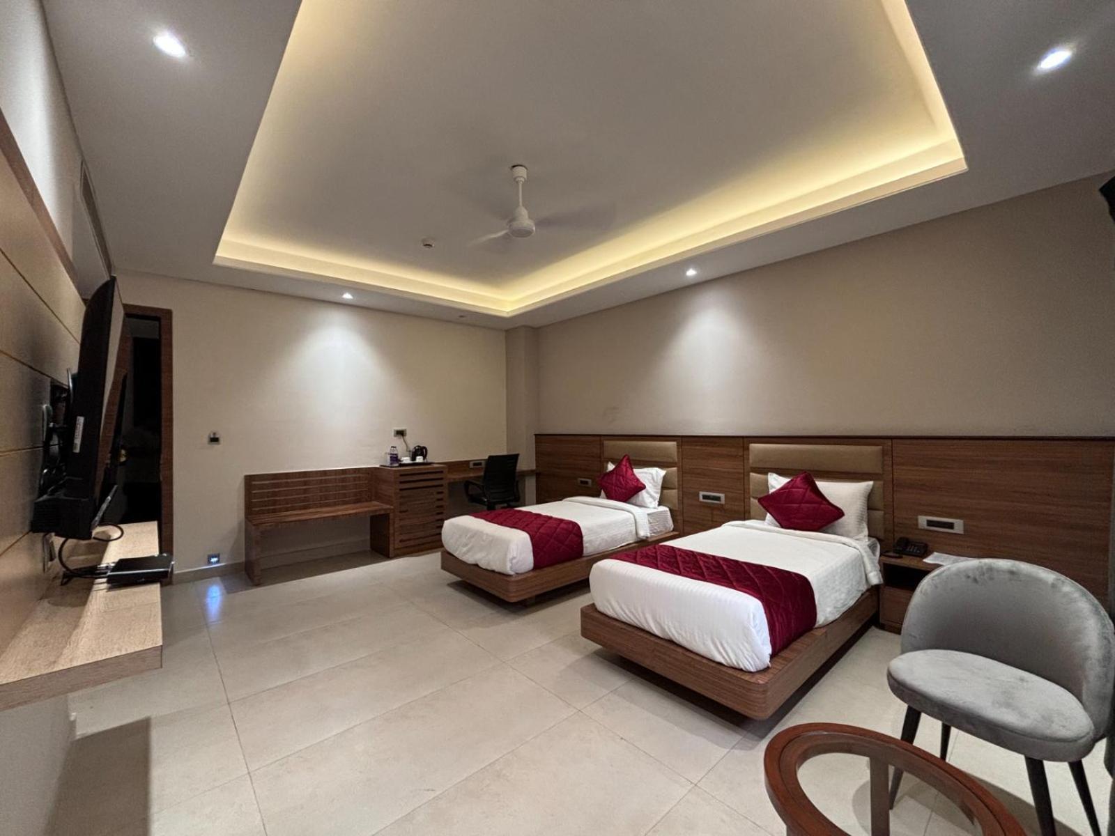 Rohika Aau-Igh Hotel Гувахати Екстериор снимка