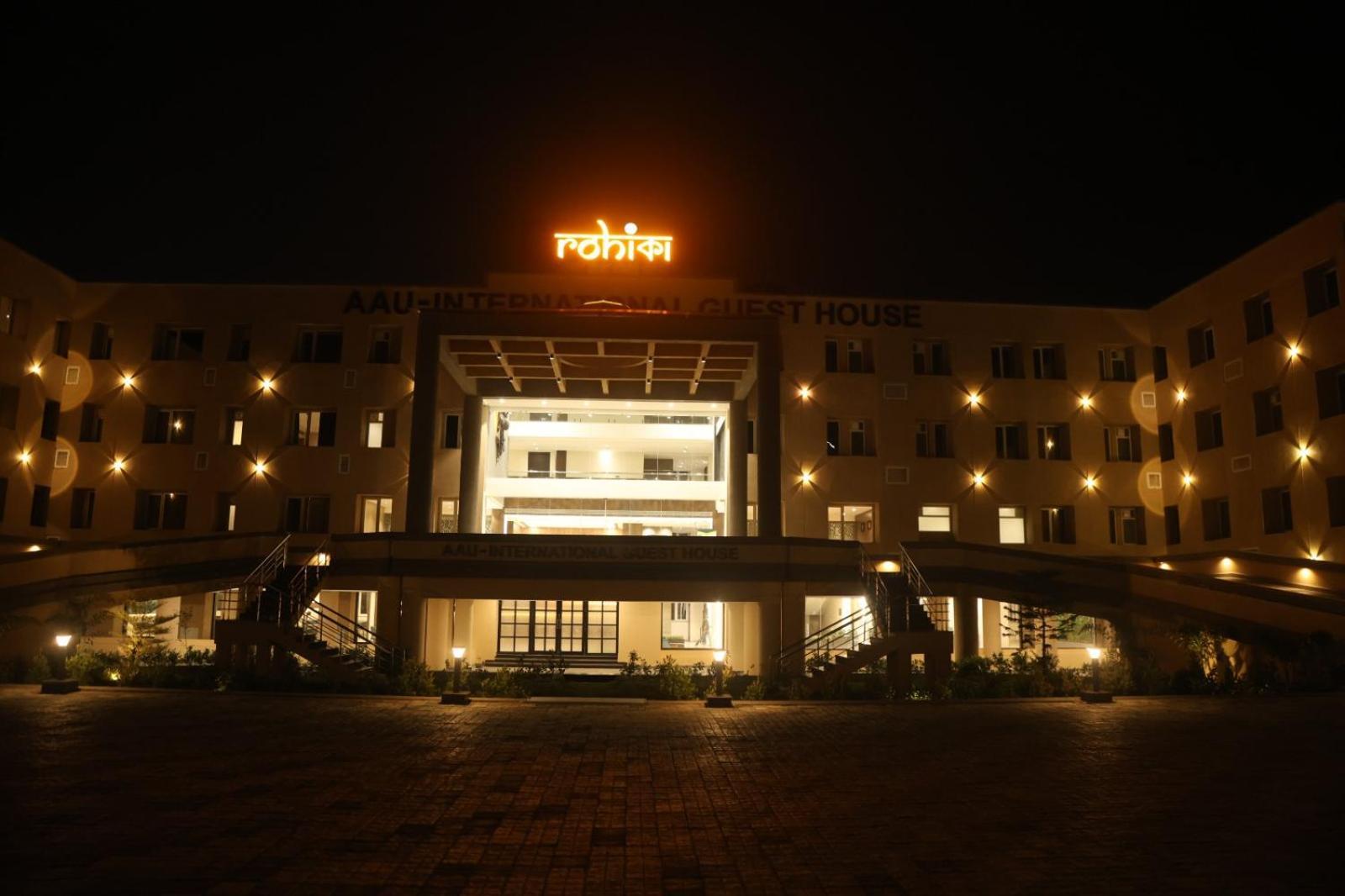 Rohika Aau-Igh Hotel Гувахати Екстериор снимка