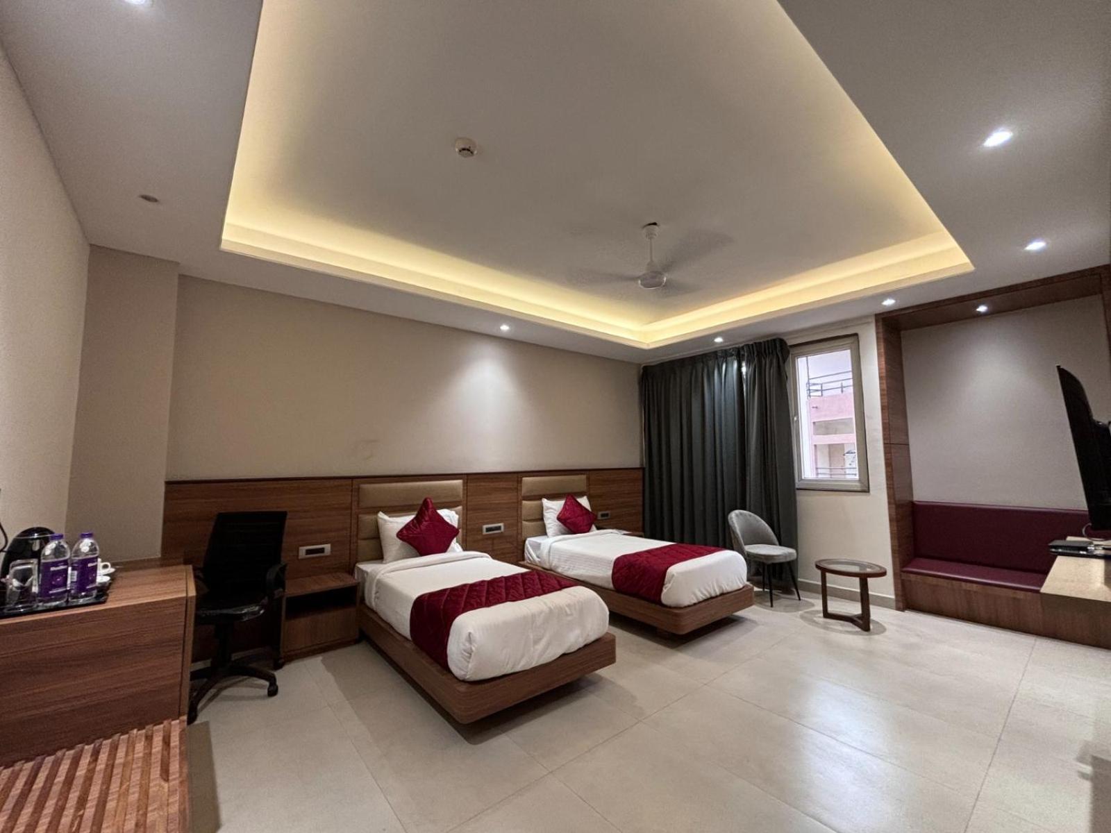 Rohika Aau-Igh Hotel Гувахати Екстериор снимка