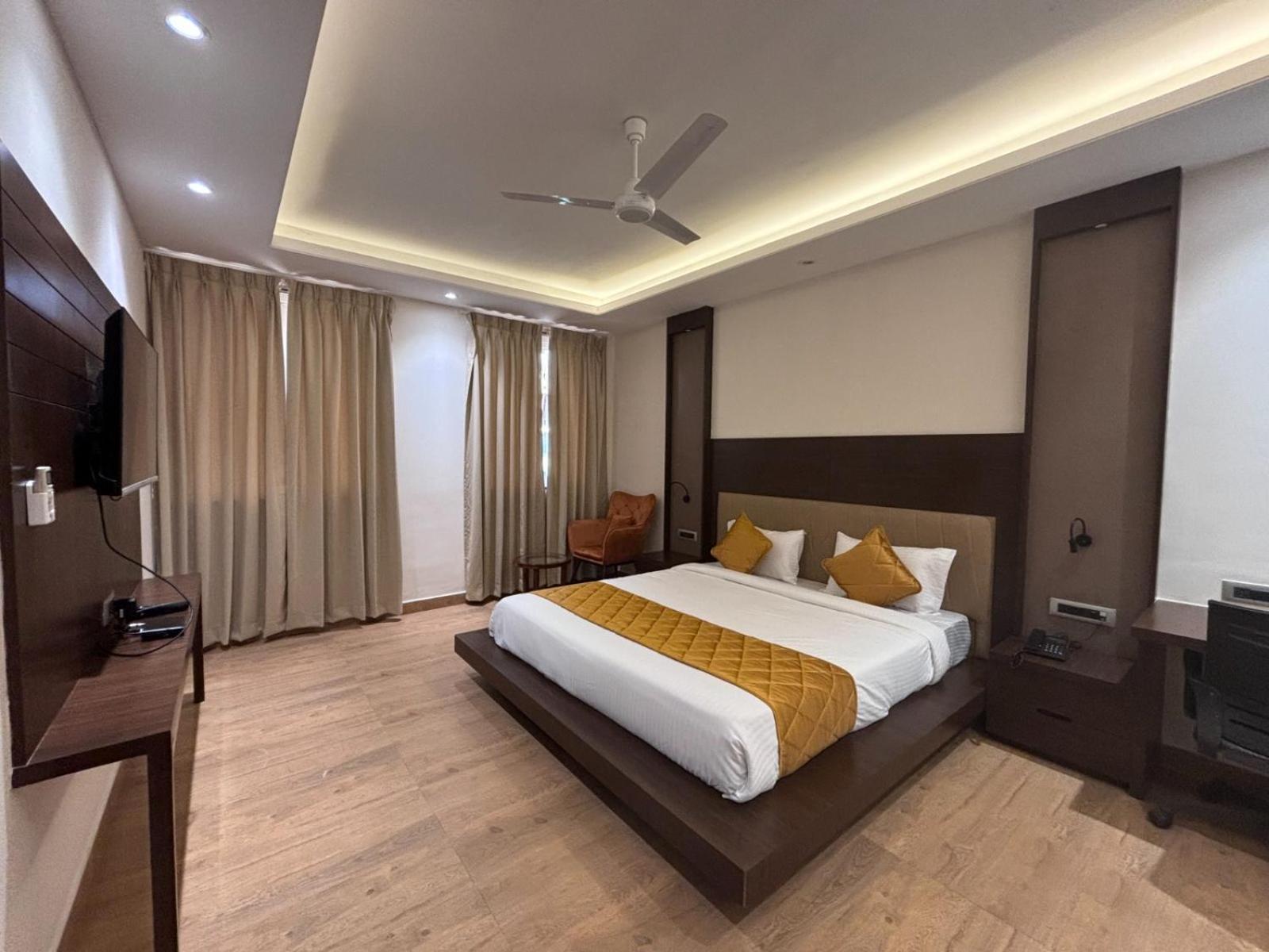 Rohika Aau-Igh Hotel Гувахати Екстериор снимка