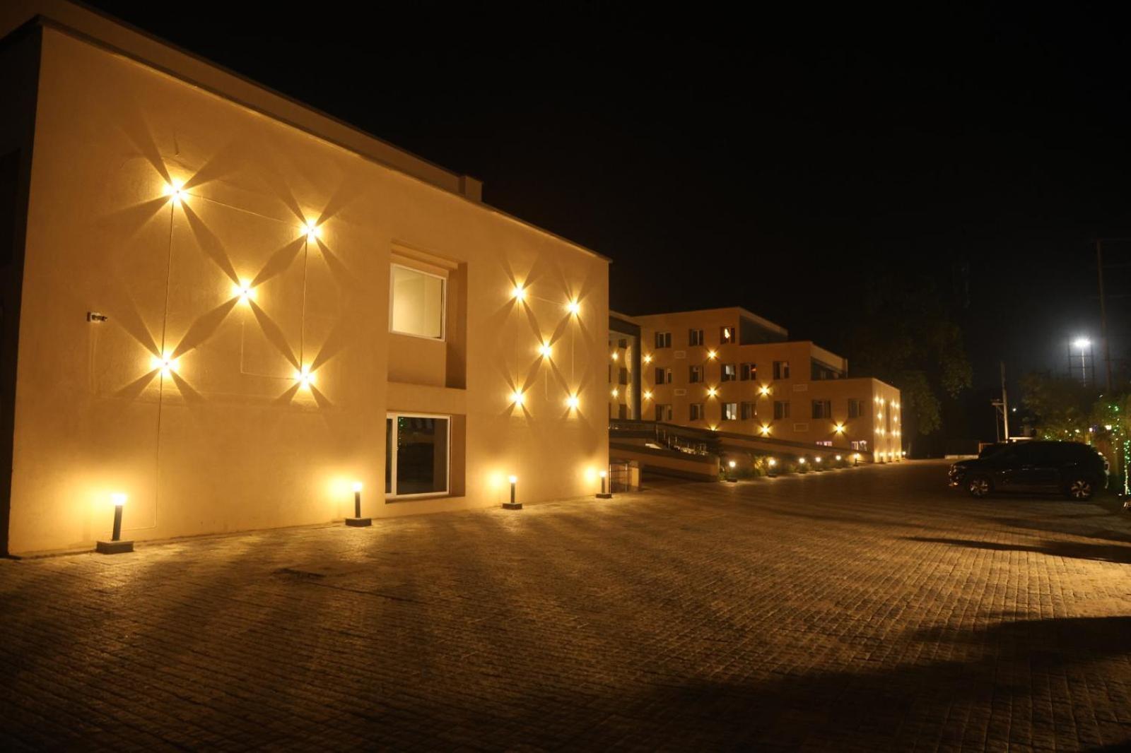 Rohika Aau-Igh Hotel Гувахати Екстериор снимка