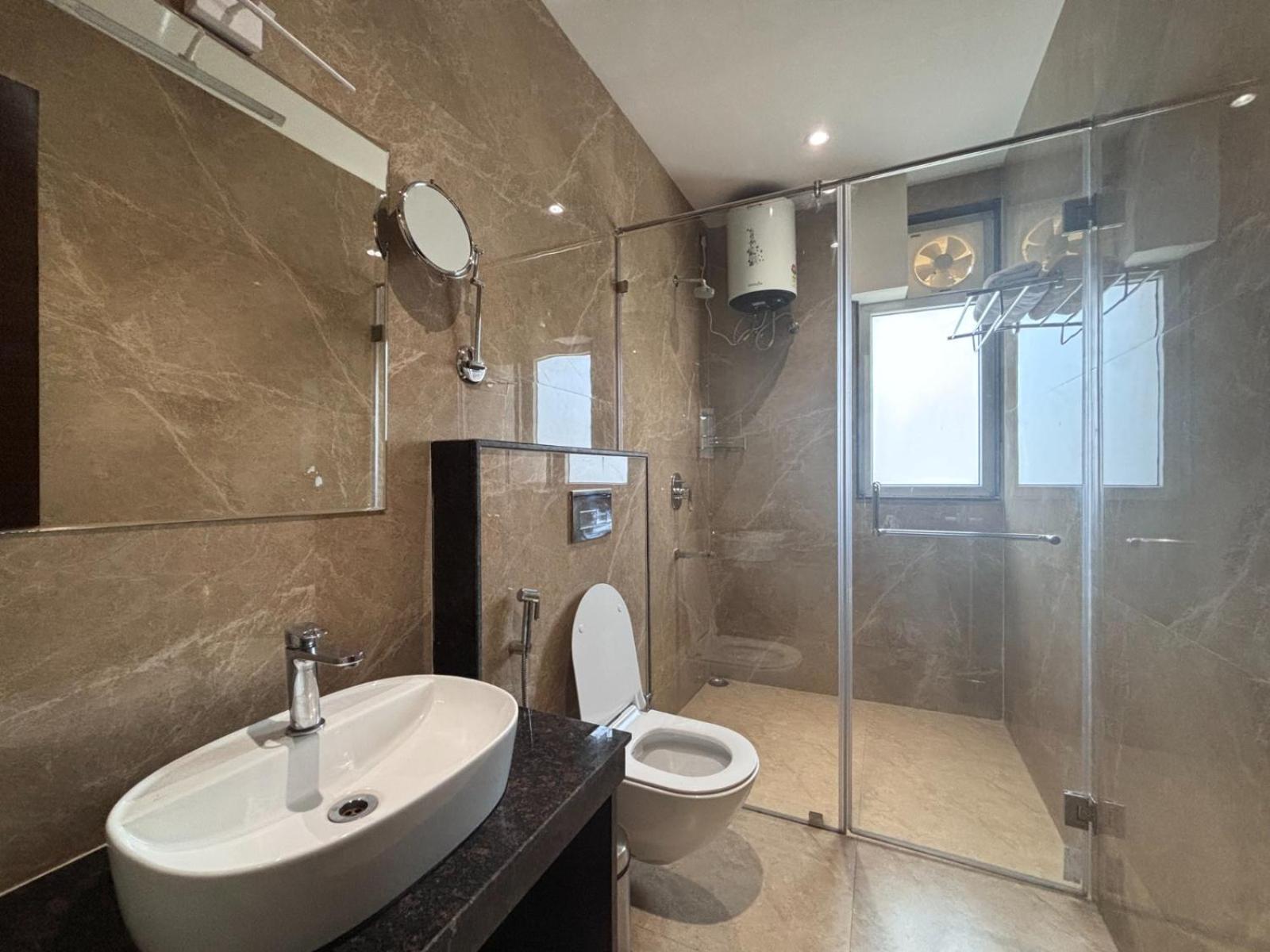 Rohika Aau-Igh Hotel Гувахати Екстериор снимка