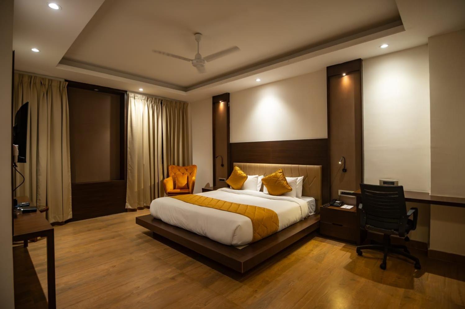 Rohika Aau-Igh Hotel Гувахати Екстериор снимка